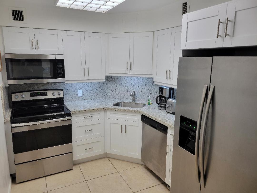 2 Bedroom 2 Bath Beachfront Condo On Miami Beach Millionaire Row ภายนอก รูปภาพ